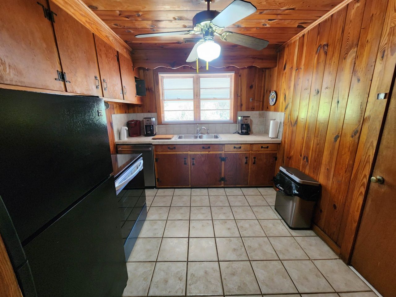 308 Sandcrest Dr. Photo 6