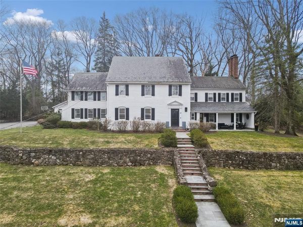 29 Gordon Road, ESSEX FELLS, NJ 07021