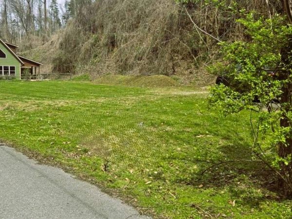 729 Turkey Nest Rd, Gatlinburg, TN 37738