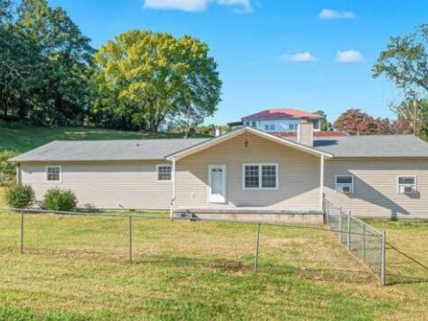 138 N Douglas Ave, Rockwood, TN 37854