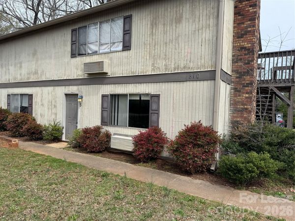 810 10th Street Boulevard NW, Unit 3, Hickory, NC 28601
