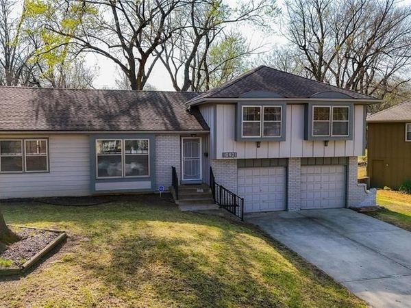 10401 W 93rd Terrace, Overland Park, KS 66214