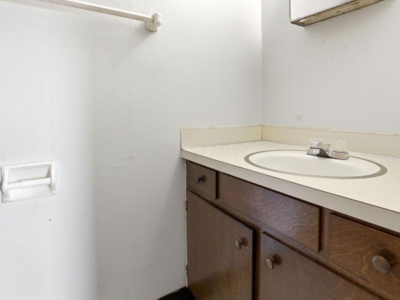 4909-4911 Karl Road , Columbus, OH 43229 Photo 41