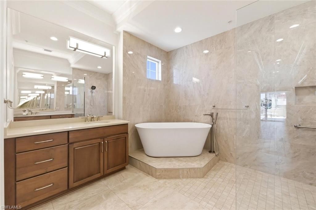 21490 Strada Nuova Cir, Unit 201, Estero, FL 33928 Photo