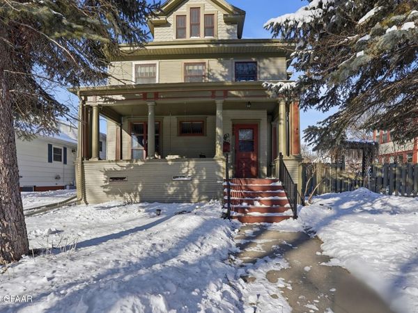 808 BELMONT Road, Grand Forks, ND 58201