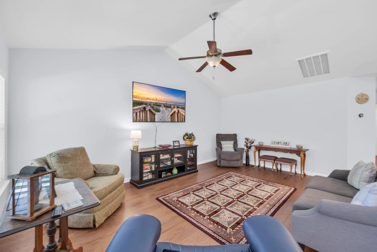 1318 Golden Valley Pl. Photo 5