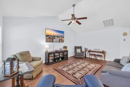 1318 Golden Valley Pl. photo 4