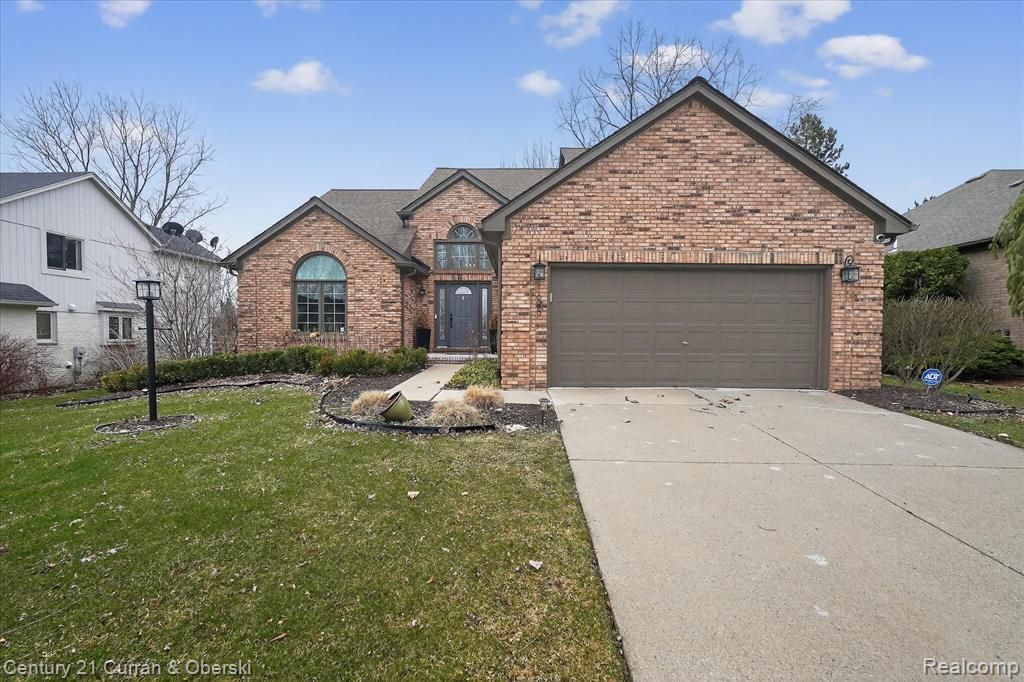 1698 Farnborough Drive, Rochester Hills, MI 48307 Main Photo