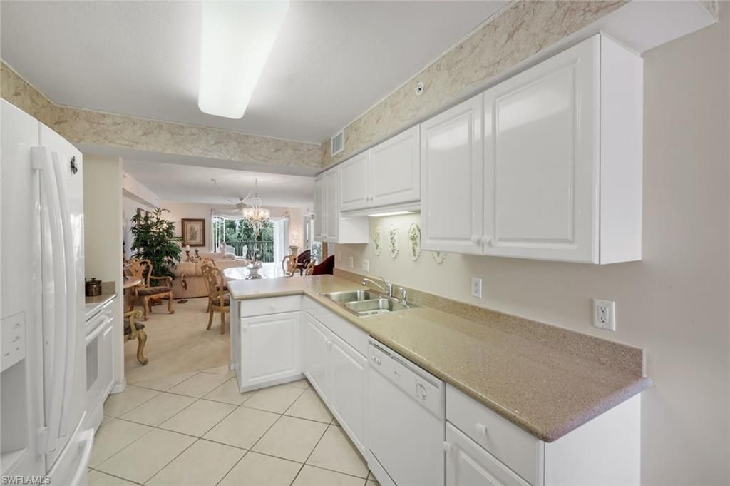 15495 Cedarwood Ln, Unit 204, Naples, FL 34110 Photo