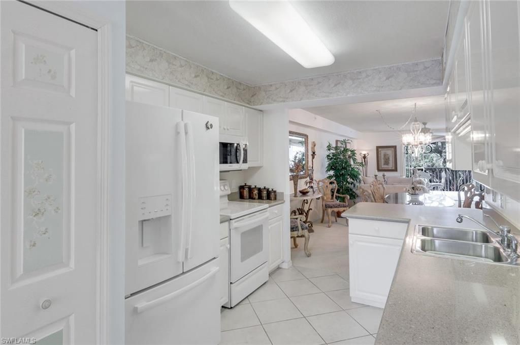 15495 Cedarwood Ln, Unit 204, Naples, FL 34110 Photo