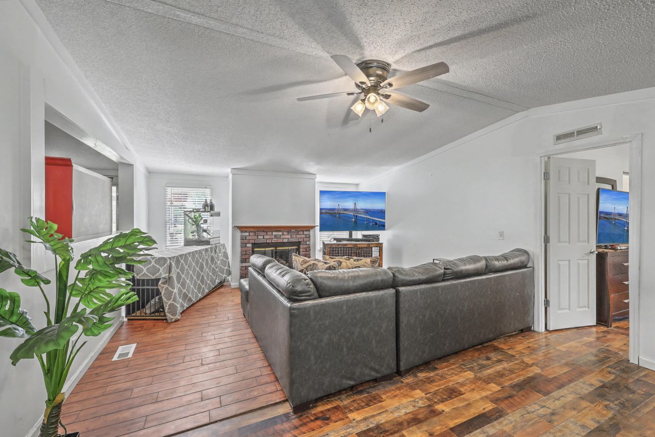 247 Fair Oaks Court Photo 10