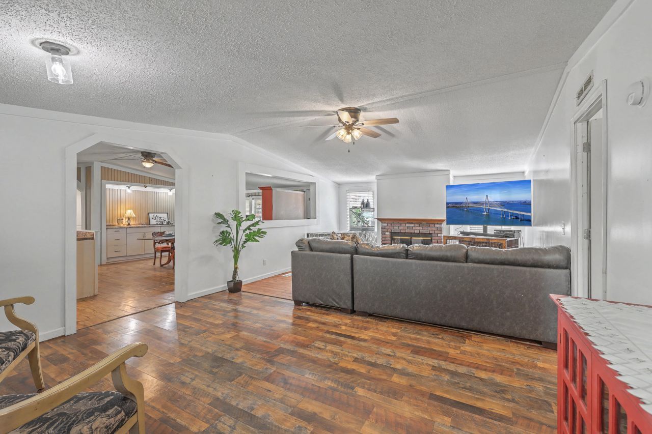 247 Fair Oaks Court Photo 9