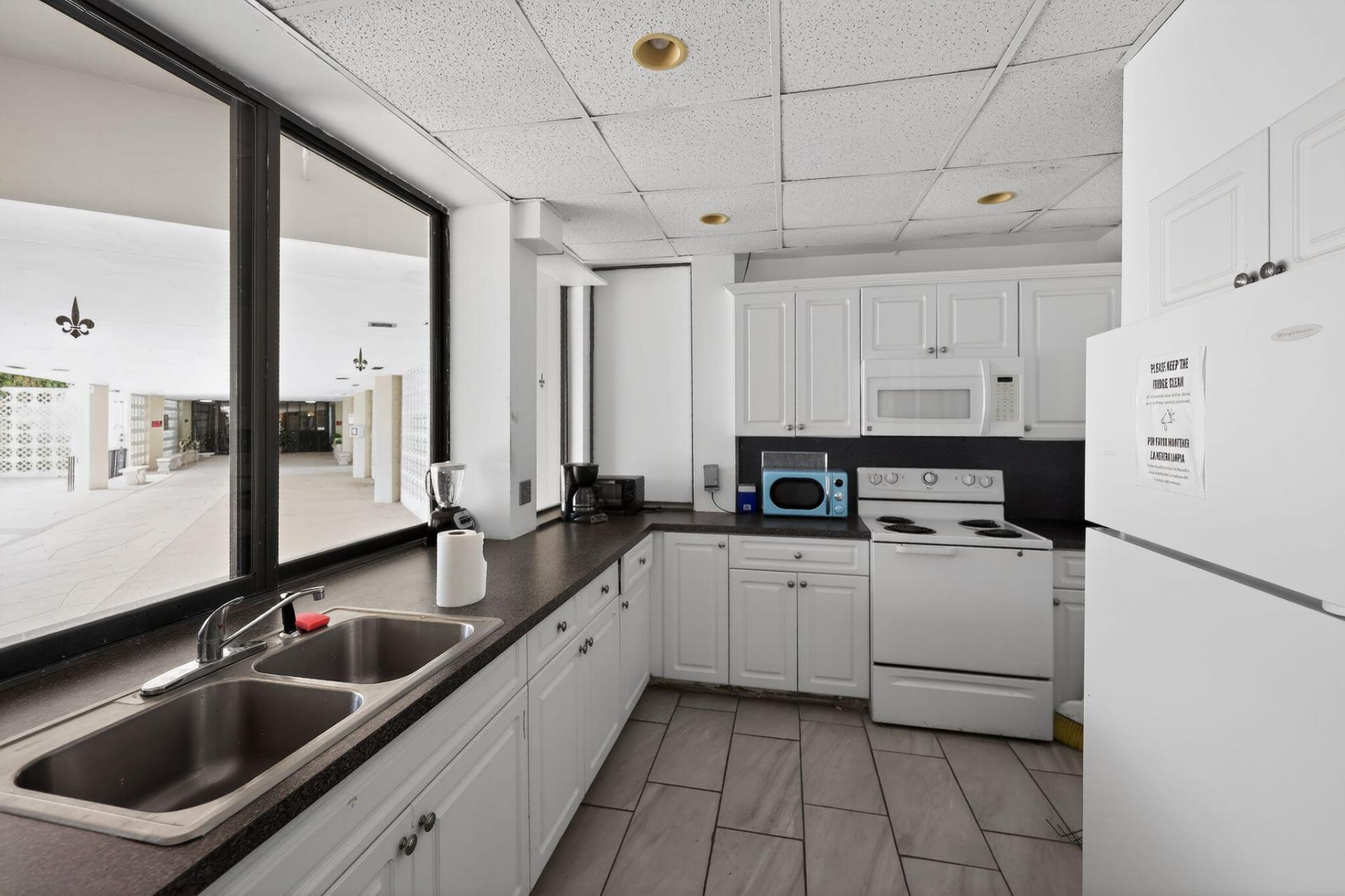 8051 N Sunrise Lakes Drive N, Unit 307, Sunrise, FL 33322 Photo