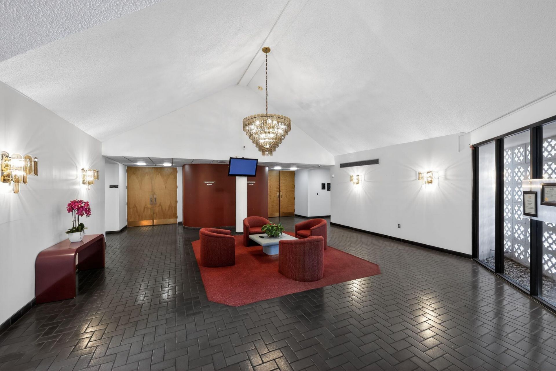 8051 N Sunrise Lakes Drive N, Unit 307, Sunrise, FL 33322 Photo