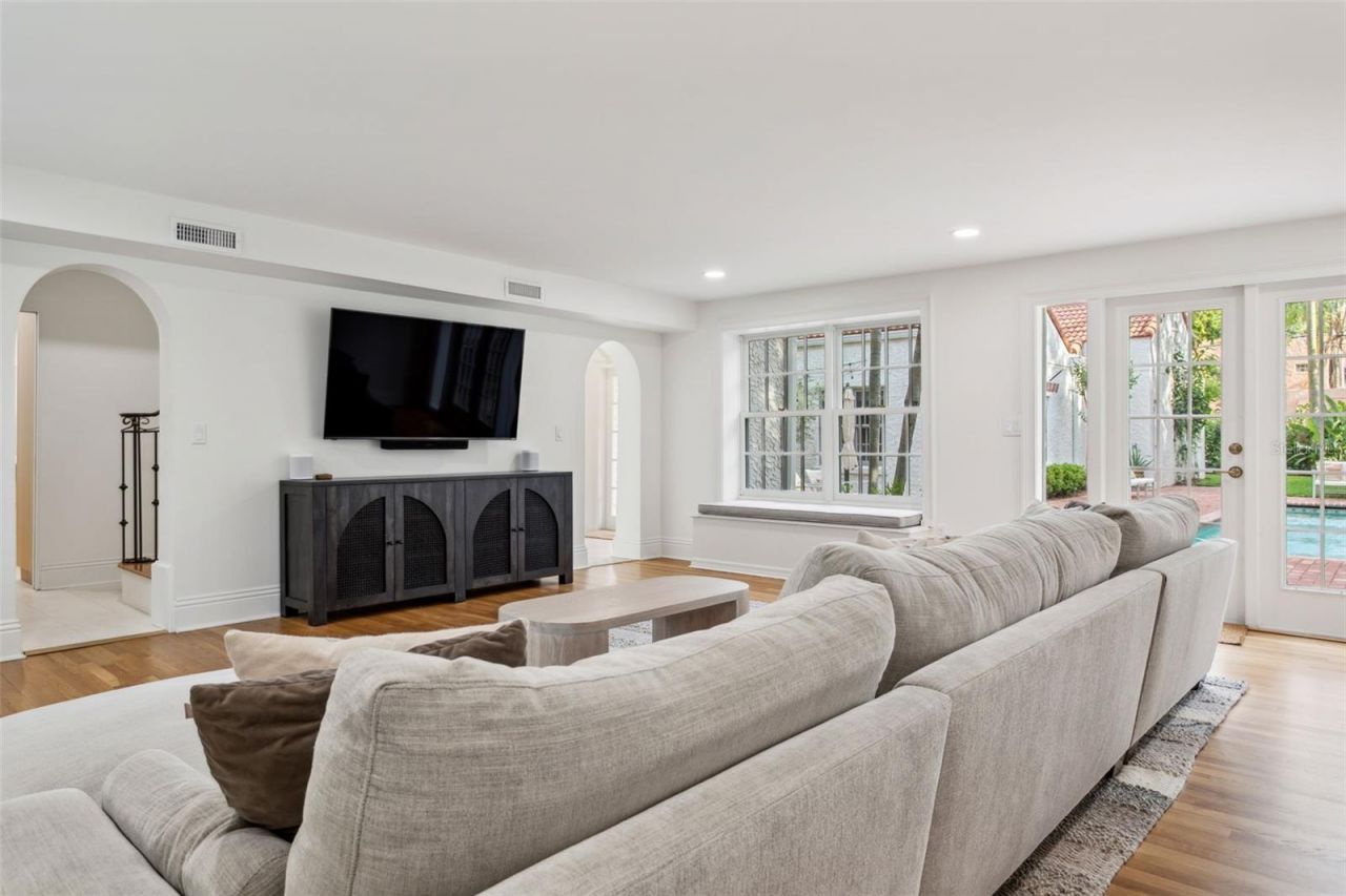 54 Aegean Avenue, Tampa, FL 33606 Photo