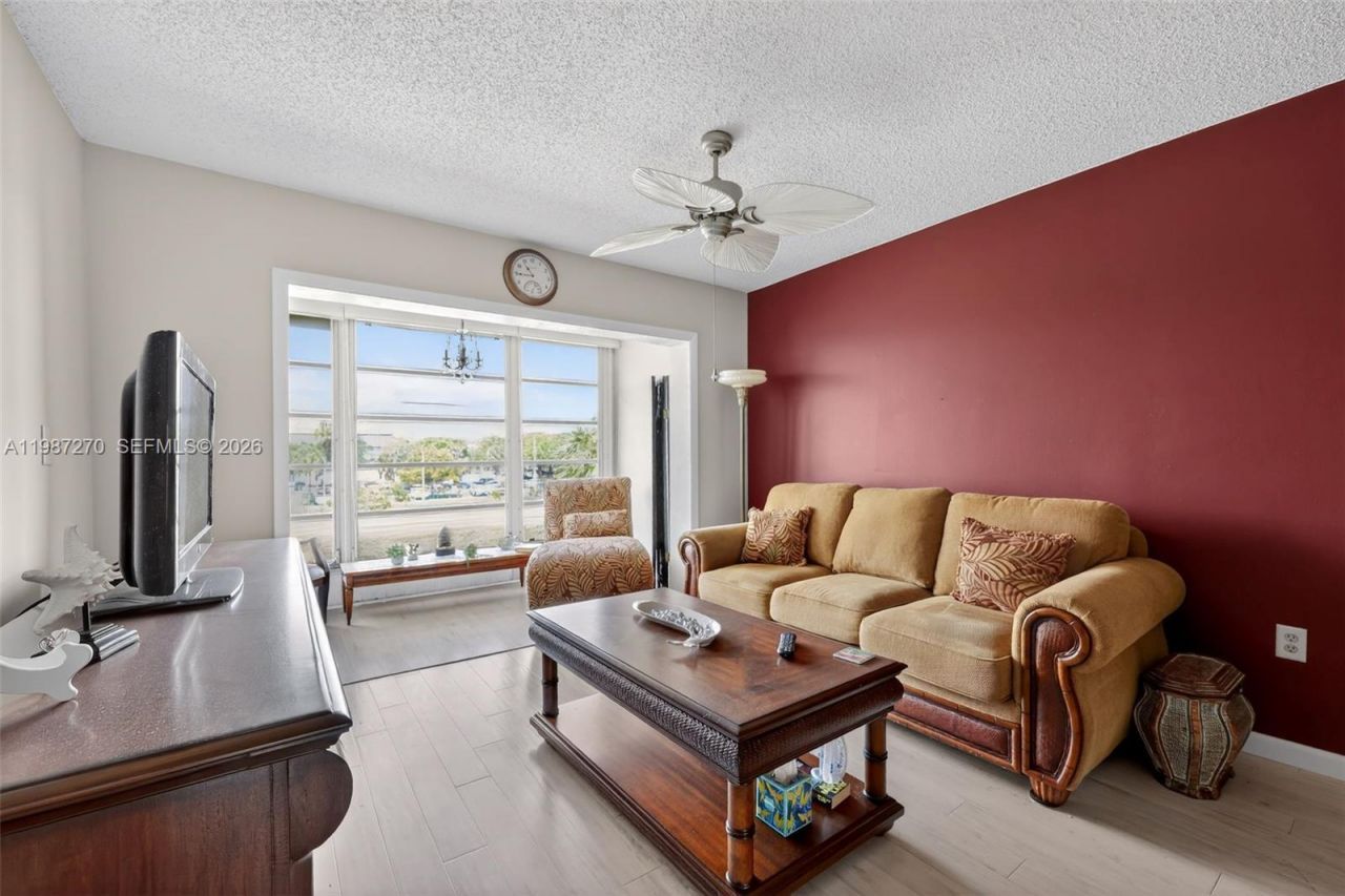 8051 N Sunrise Lakes Dr, Unit 307, Sunrise, FL 33322 Photo