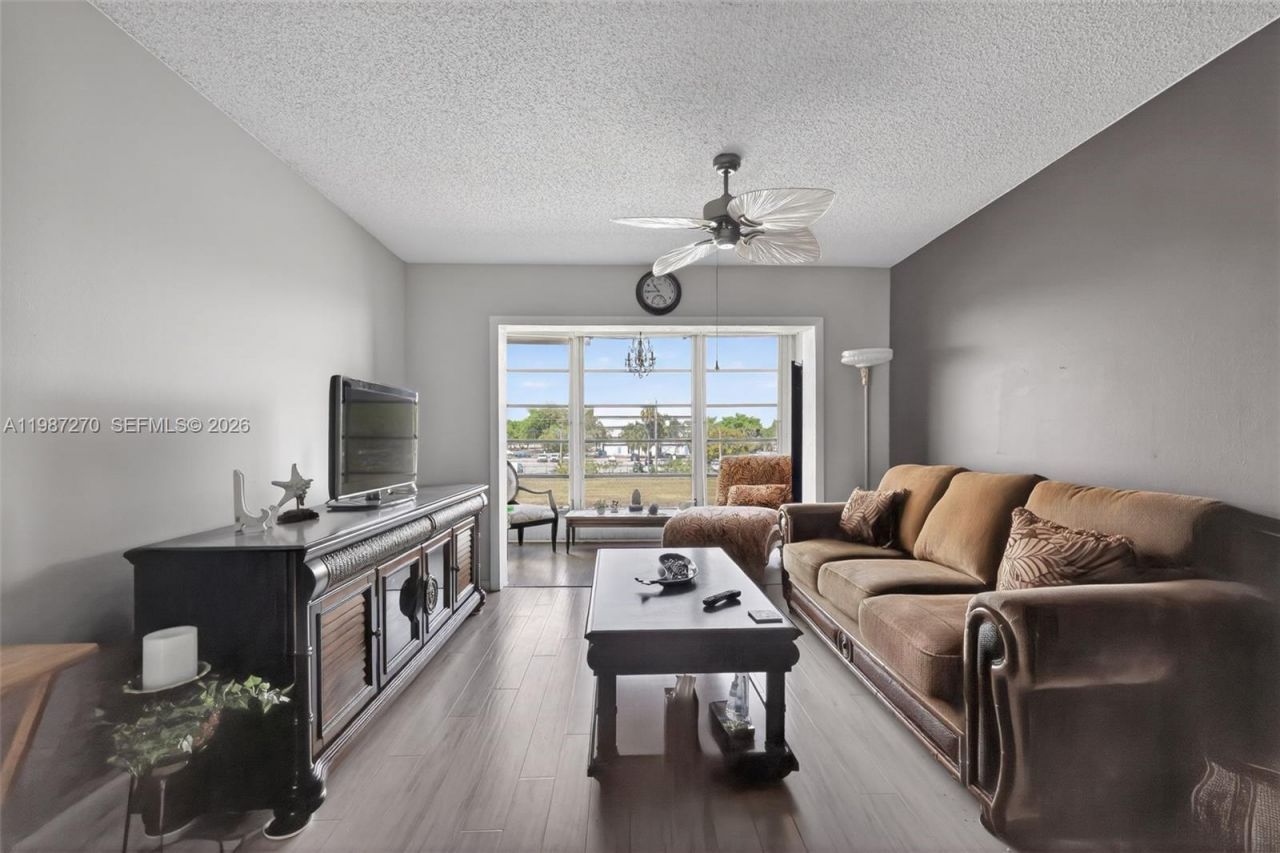 8051 N Sunrise Lakes Dr, Unit 307, Sunrise, FL 33322 Photo