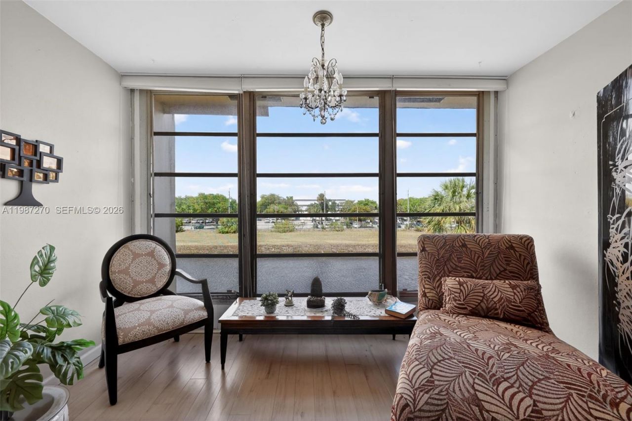 8051 N Sunrise Lakes Dr, Unit 307, Sunrise, FL 33322 Photo