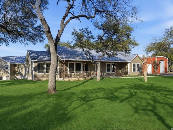 102 Winchester, Bergheim, TX 78004