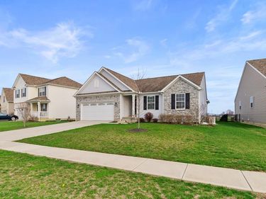 159 Chestnut Commons Drive, Commercial Point, OH 43116