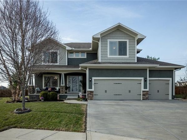 104 SW Greenbriar Drive, Blue Springs, MO 64064