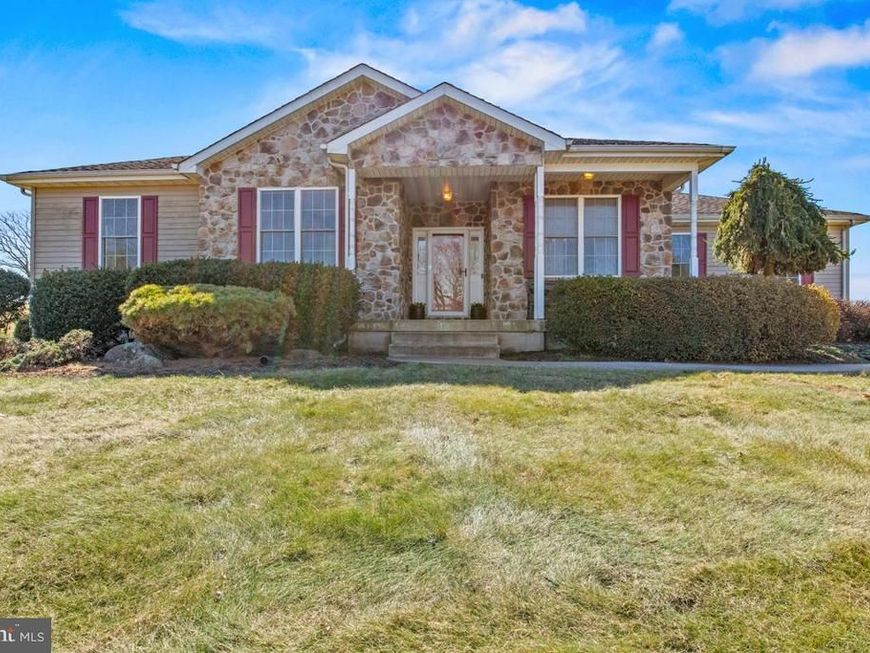 1525 Gateway Drive, Quakertown, PA 18951 Main Photo