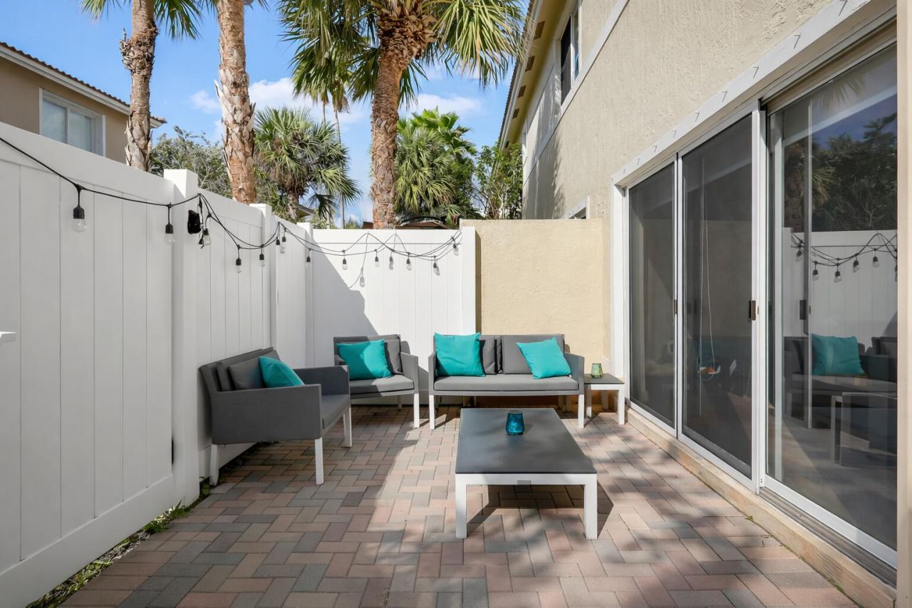 2221 NW 171st Terrace, Unit -, Pembroke Pines, FL 33028 Photo