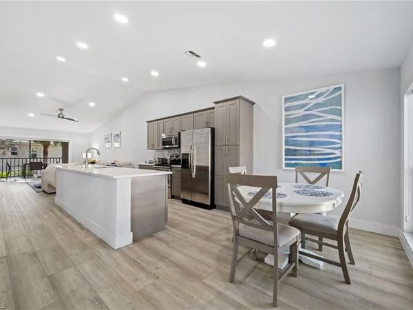 822 Gulf Pavilion DR, Unit 201, NAPLES, FL 34108