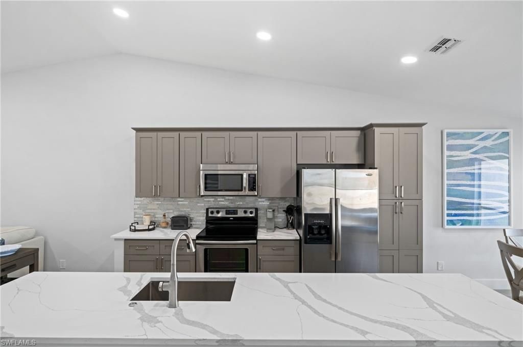 822 Gulf Pavilion Dr, Unit 201, Naples, FL 34108 Photo