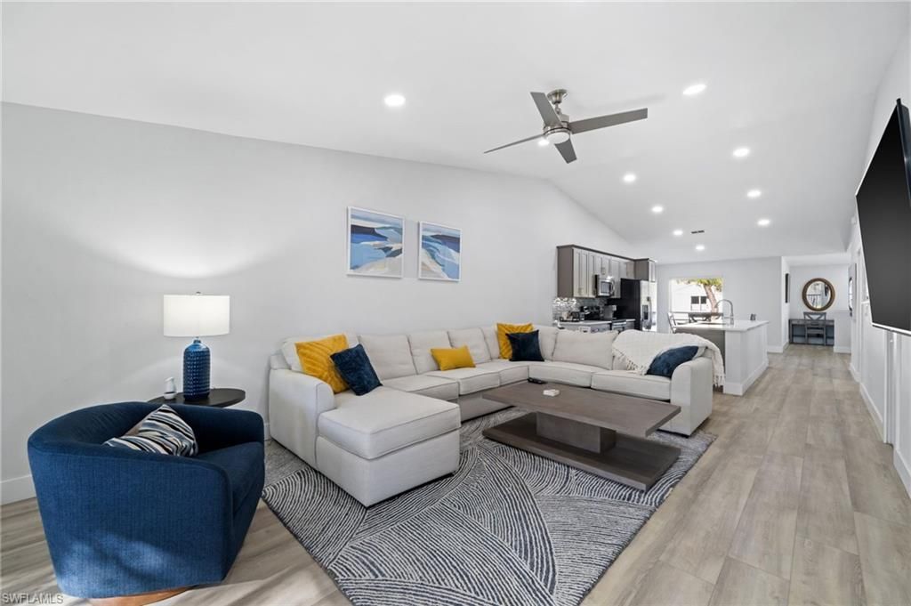 822 Gulf Pavilion Dr, Unit 201, Naples, FL 34108 Photo