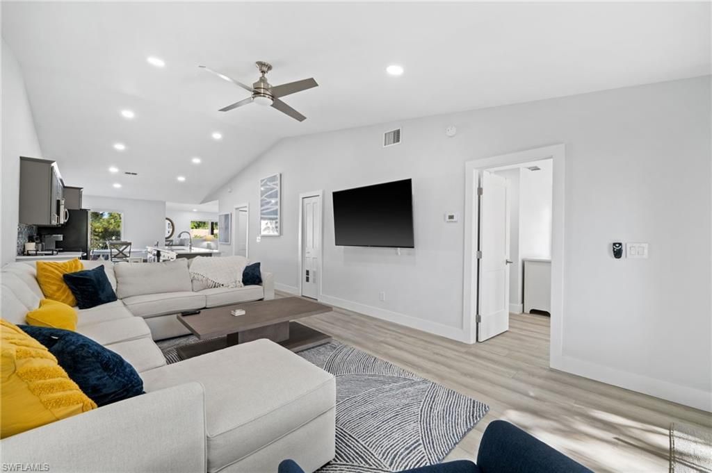 822 Gulf Pavilion Dr, Unit 201, Naples, FL 34108 Photo