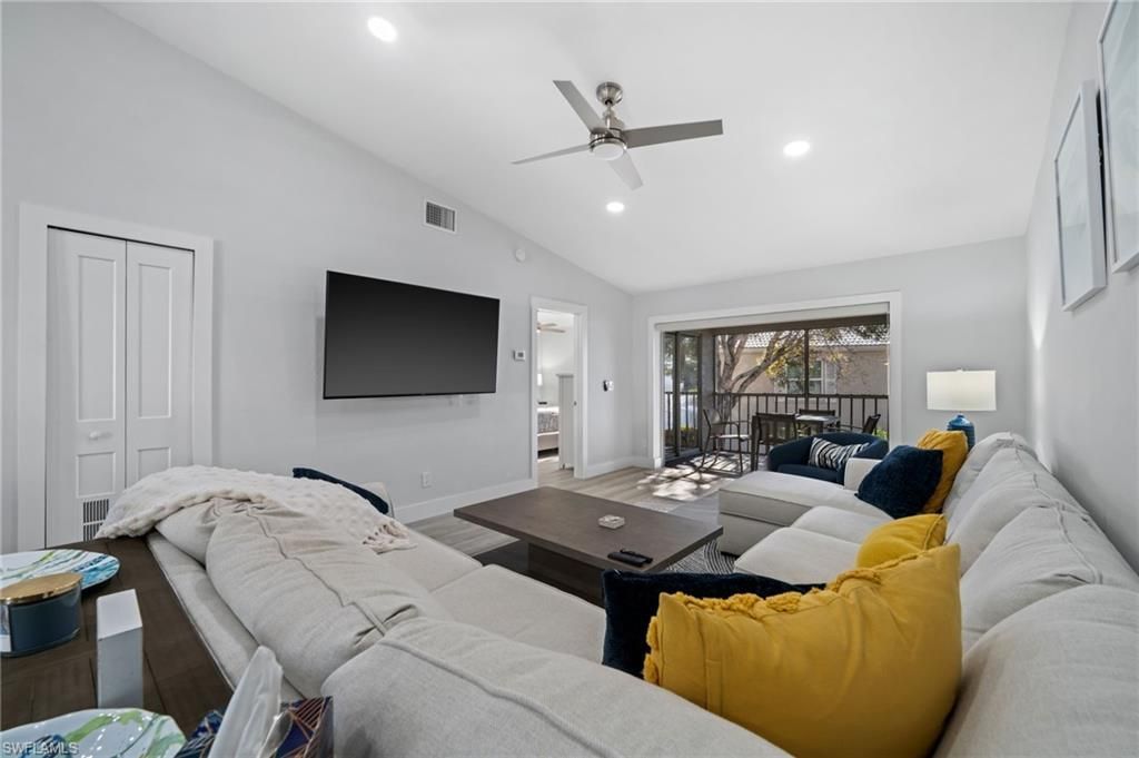 822 Gulf Pavilion Dr, Unit 201, Naples, FL 34108 Photo