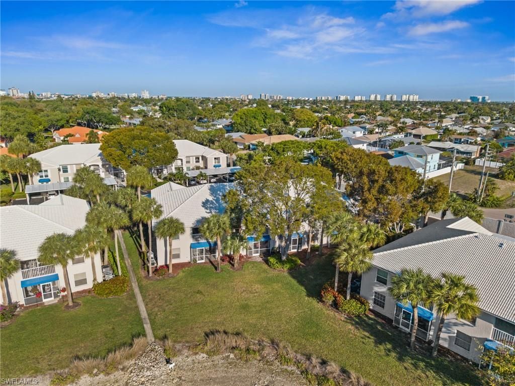 822 Gulf Pavilion Dr, Unit 201, Naples, FL 34108 Photo