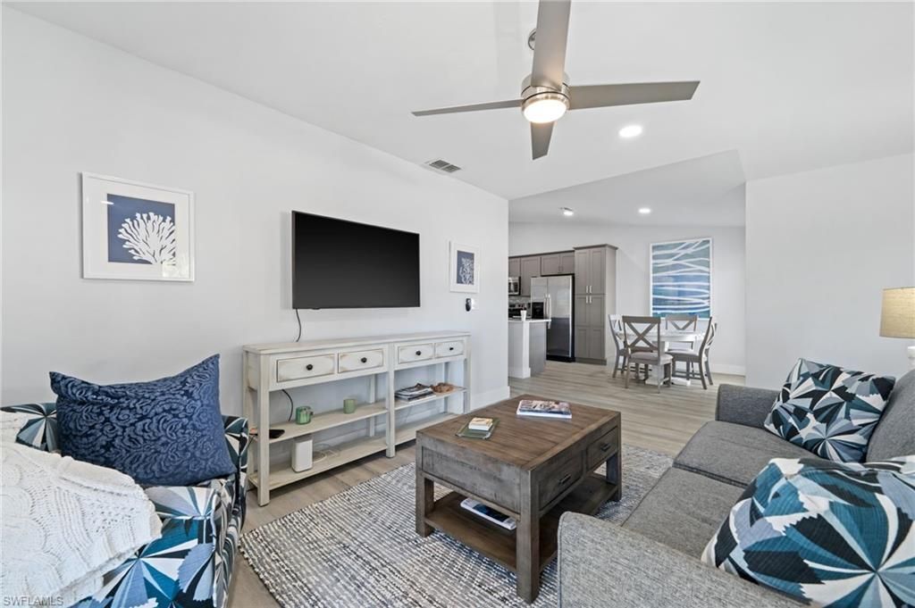 822 Gulf Pavilion Dr, Unit 201, Naples, FL 34108 Photo