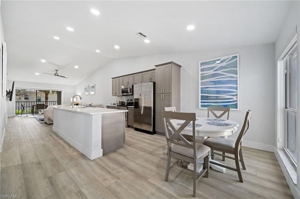 822 Gulf Pavilion Dr , Unit 201, Naples, FL 34108 Photo