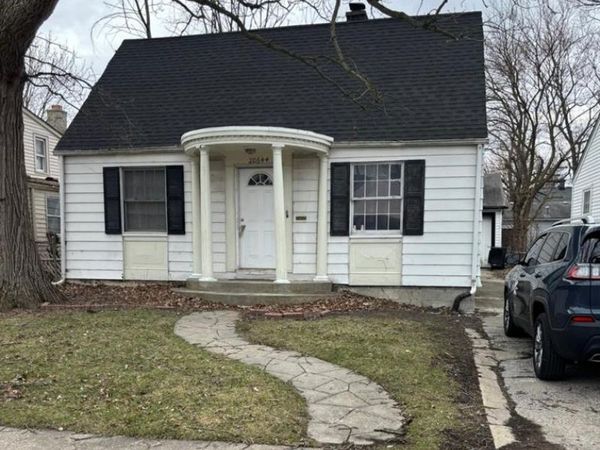 20644 Elkhart Street, Harper Woods, MI 48225