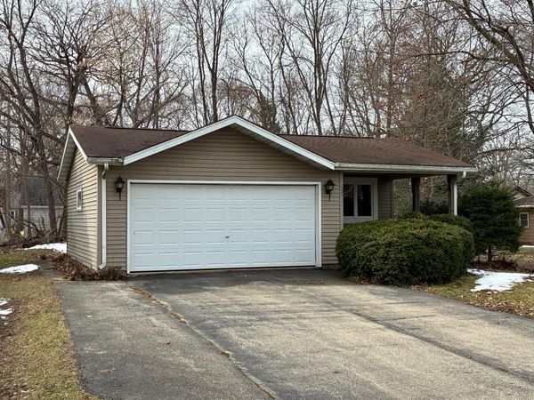 121 E Wisconsin AVENUE, Silver Lake, WI 53170