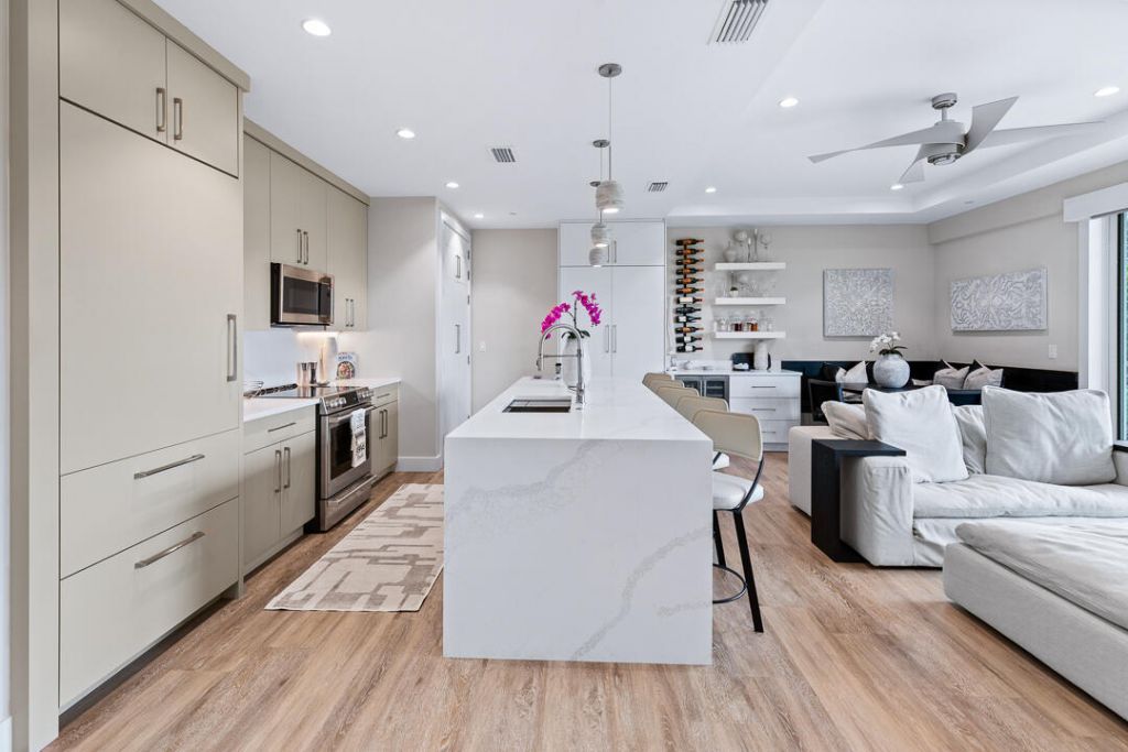 41 SW Seminole Street, Unit 307, Stuart, FL 34994 Photo