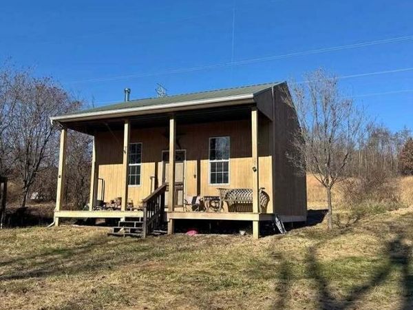 12521 Fallsburg Road NE, Frazeysburg, OH 43822