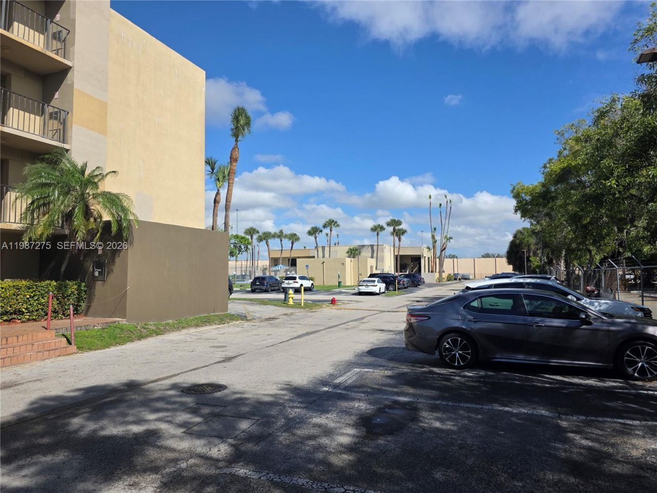 8615 NW 8th St, Unit 319, Miami, FL 33126 Photo