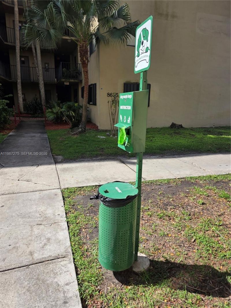 8615 NW 8th St, Unit 319, Miami, FL 33126 Photo