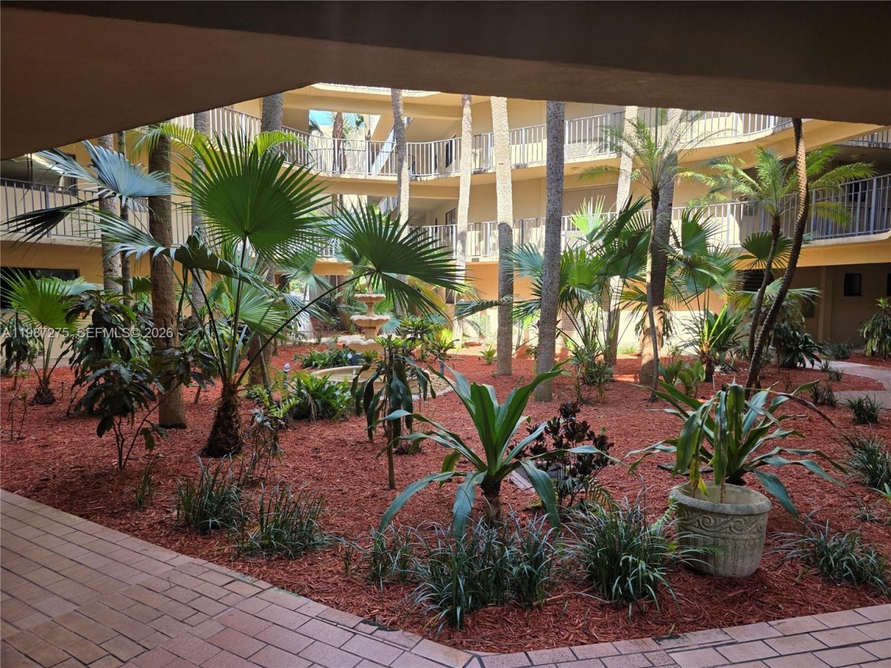 8615 NW 8th St, Unit 319, Miami, FL 33126 Photo