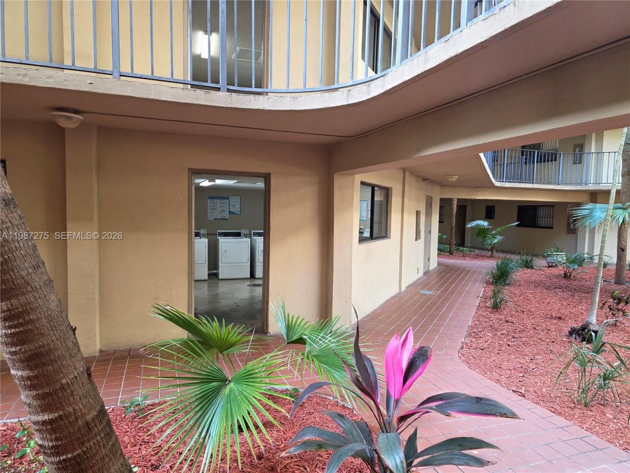 8615 NW 8th St, Unit 319, Miami, FL 33126 Photo