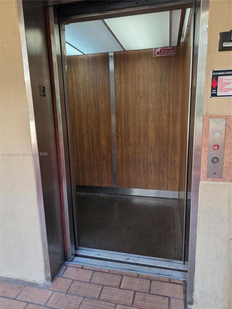 8615 NW 8th St, Unit 319, Miami, FL 33126 Photo