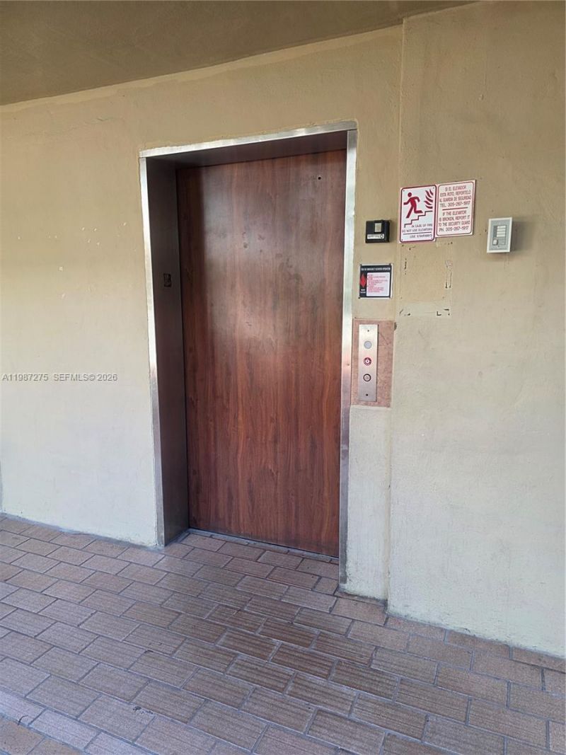 8615 NW 8th St, Unit 319, Miami, FL 33126 Photo