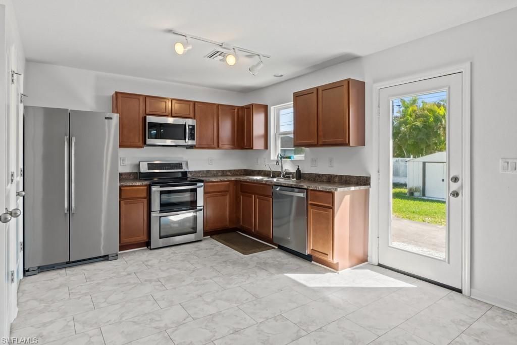2719 NE 6th Pl, Cape Coral, FL 33909 Photo