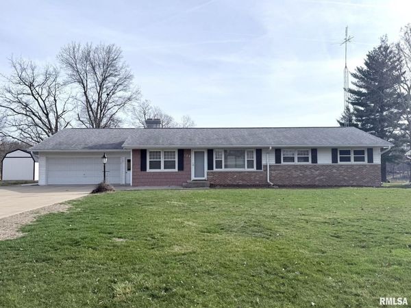 128 LAKELAND Drive, Galesburg, IL 61401