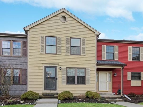 7 Duck Hawk Ct, Allamuchy, NJ 07840