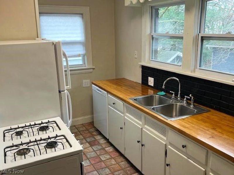 368 E Ido Avenue , Akron, OH 44301 Photo 10