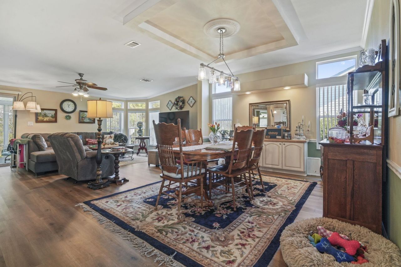 558 Woodholme Dr. Photo 15